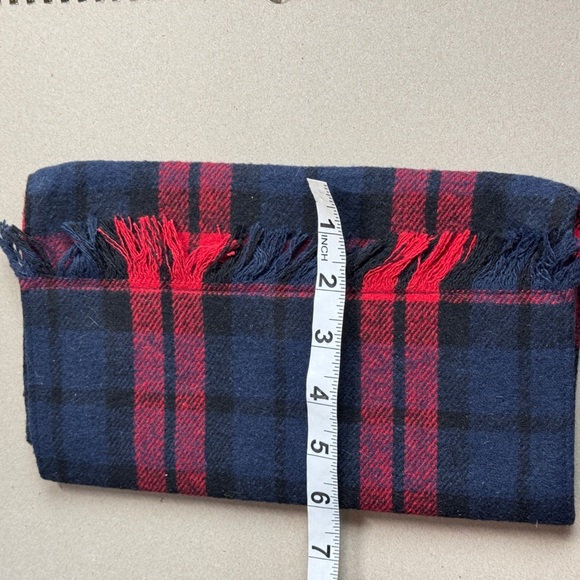 Estée Lauder Women's Plaid Cosmetic Pouch. - Picture 7 of 8